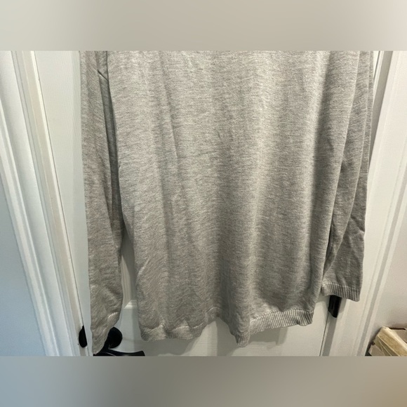 Alison Sheri Women’s Knit Sweater Top w/ Front Pockets size Medium Gray - Picture 8 of 9